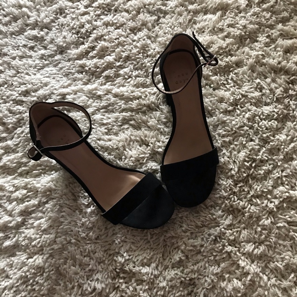 Black high heels!!! - Picture 4 of 4